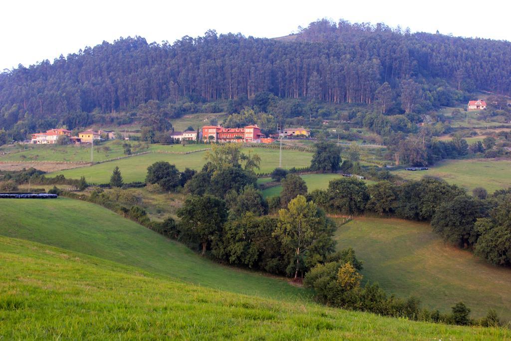 Escuelas De Fuentes Villaviciosa  Ngoại thất bức ảnh